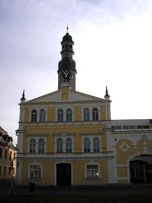 Rekonstrukce a p��stavba radnice, Chrastava